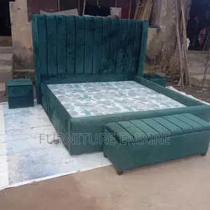 Charming Bed 6 by 6 + Ottoman