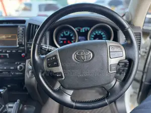 Toyota Land Cruiser 2008 White