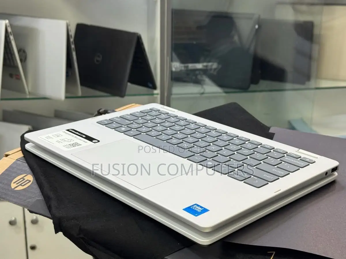 New Laptop HP OmniBook 5 Flip 14-fp0023dx 16GB Intel Core 7 SSD 512GB