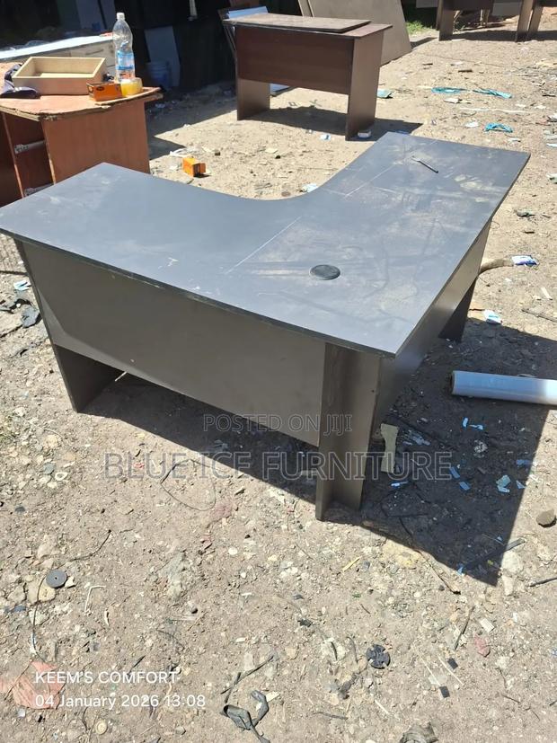 1m by 1m Lshape Office Desk - main view