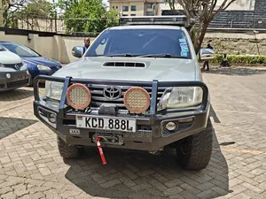 Toyota Hilux 3.0 D-4D 4x4 2015 Silver