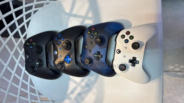 Xbox One Ex Uk Pad (Coloured ) - main view