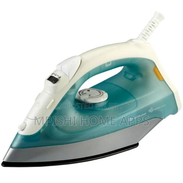 Green and White Steam Iron - Rm/306 - main view