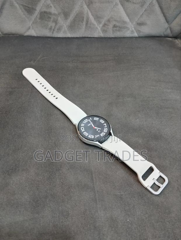 Samsung Galaxy Watch 5 44mm With Original Charger