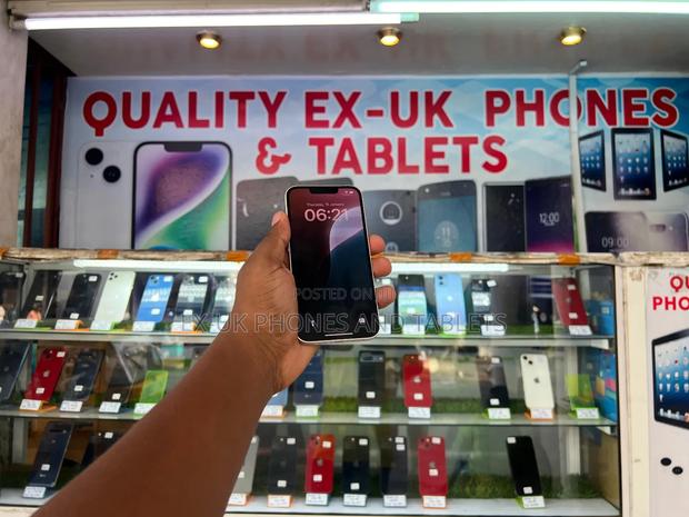 Apple iPhone 13 128 GB White - main view