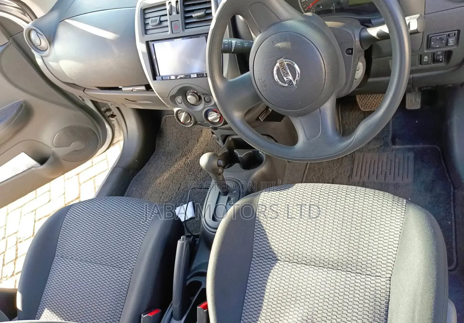Nissan March 2018 Silver