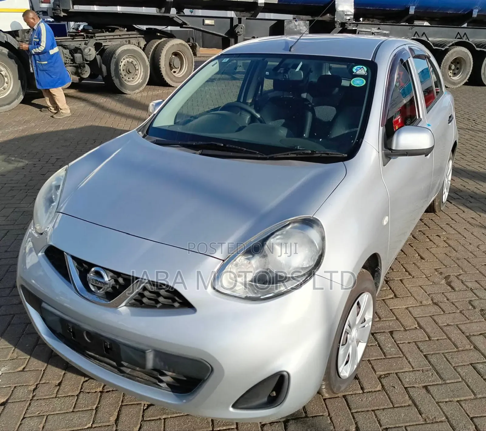 Nissan March 2018 Silver