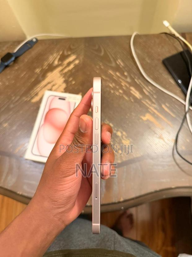 Apple iPhone 15 Plus 128 GB Pink - thumbnail 2
