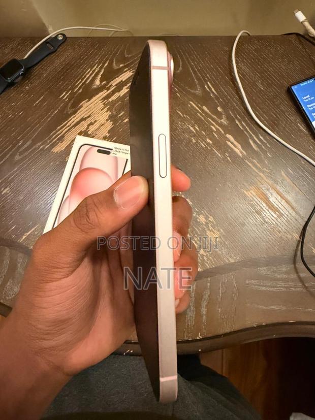 Apple iPhone 15 Plus 128 GB Pink - thumbnail 3
