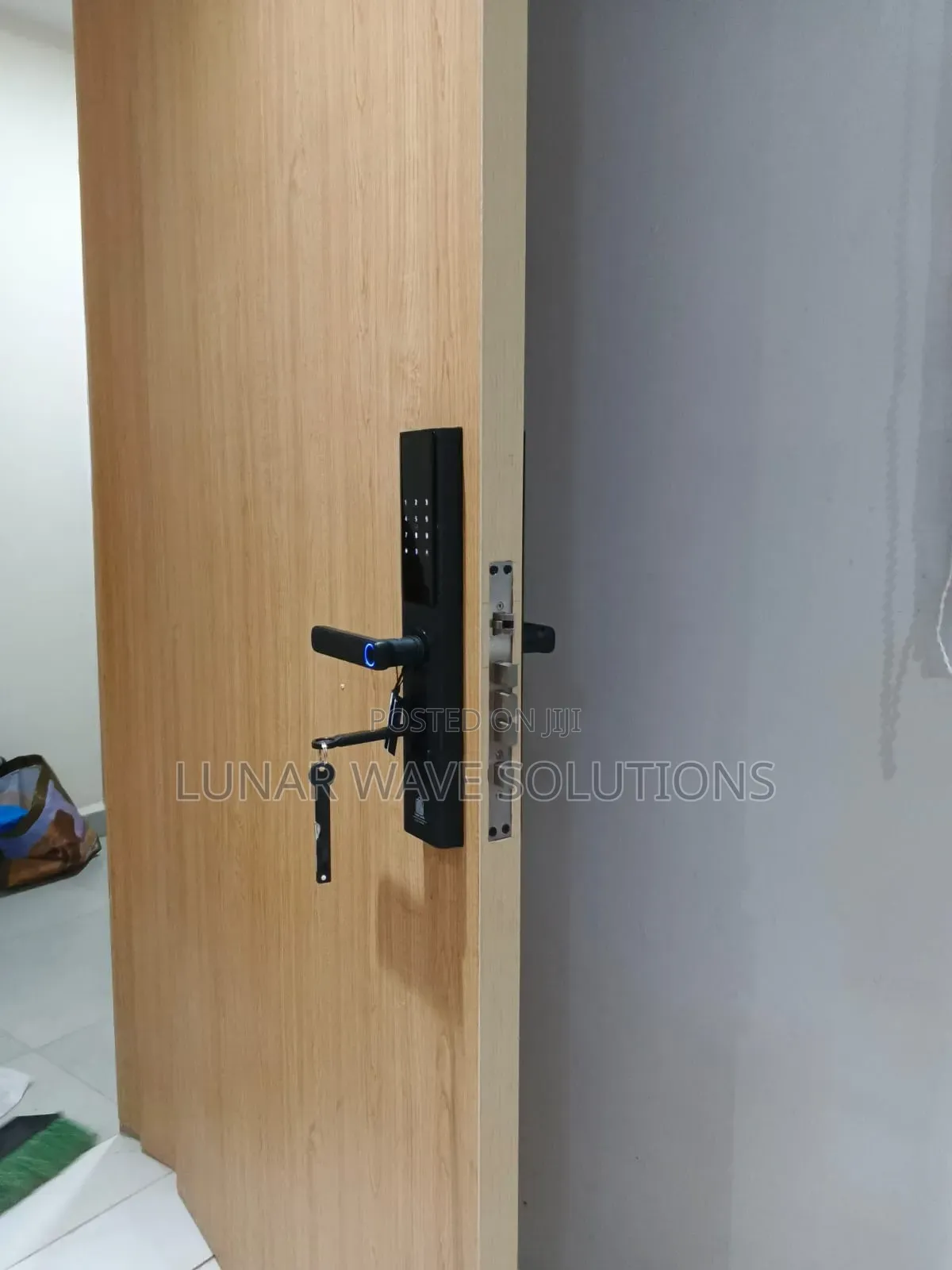 Intelligent Card/Fingerprint Smart Lock