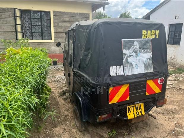 Piaggio Scooter 2011 Black - thumbnail 3