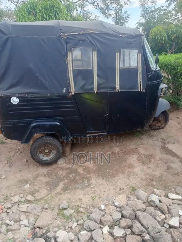 Piaggio Scooter 2011 Black - thumbnail 4