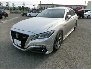 Toyota Crown 2018 Silver