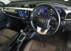 Toyota Hilux Revo Double Cab Deisel 2.4 RWD 2018 Off white
