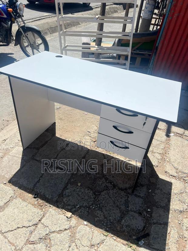  1.2m Office Desk – Modern Design