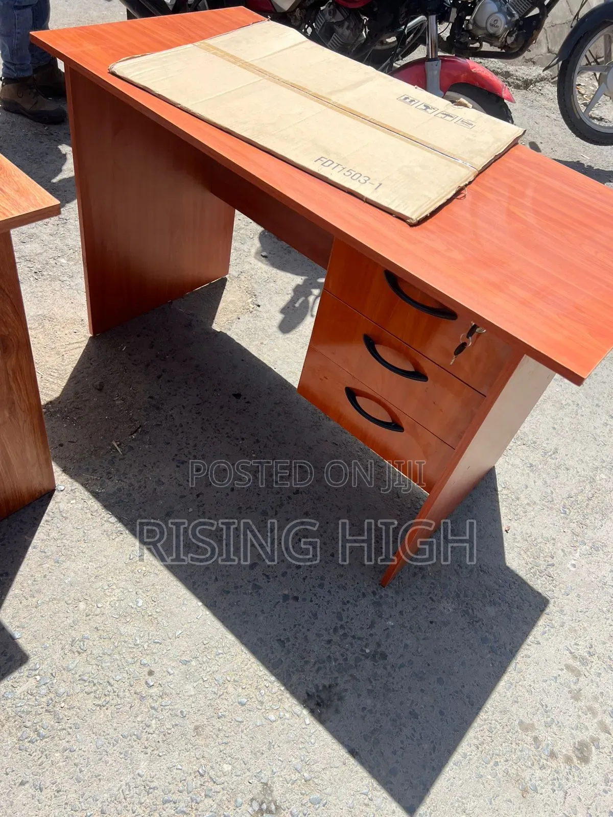  1m Office Table – Space Saving