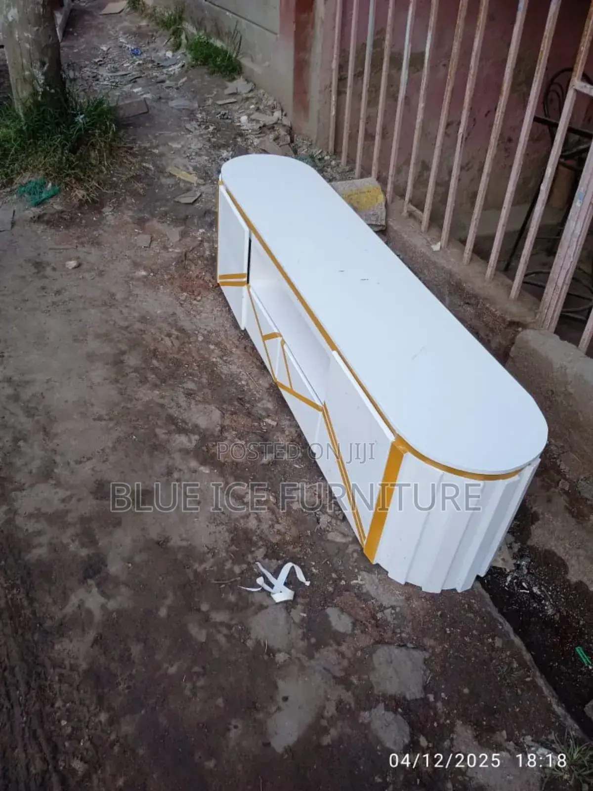 Oval Shape Tv Stand