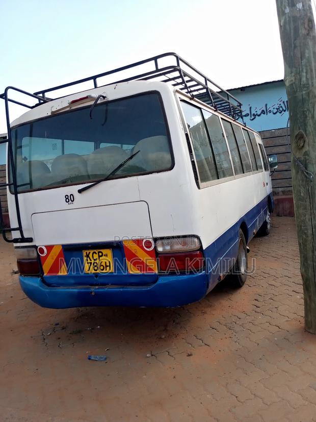 Hino Dutro 2011 White