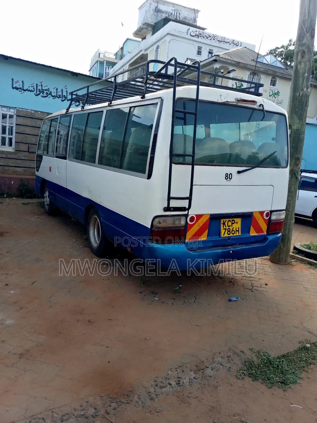 Hino Dutro 2011 White
