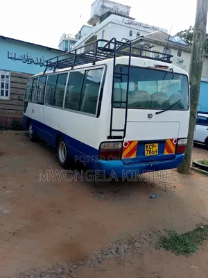Hino Dutro 2011 White