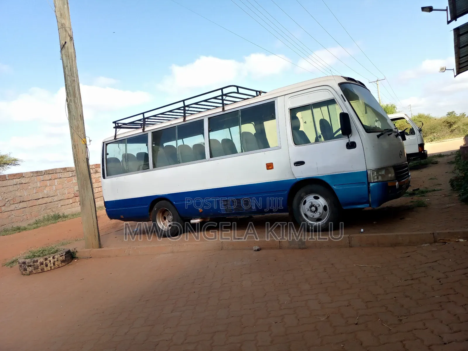 Hino Dutro 2011 White