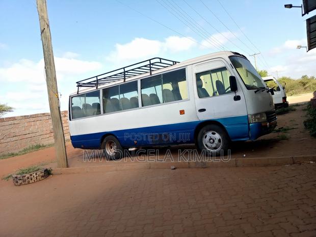 Hino Dutro 2011 White - thumbnail 3
