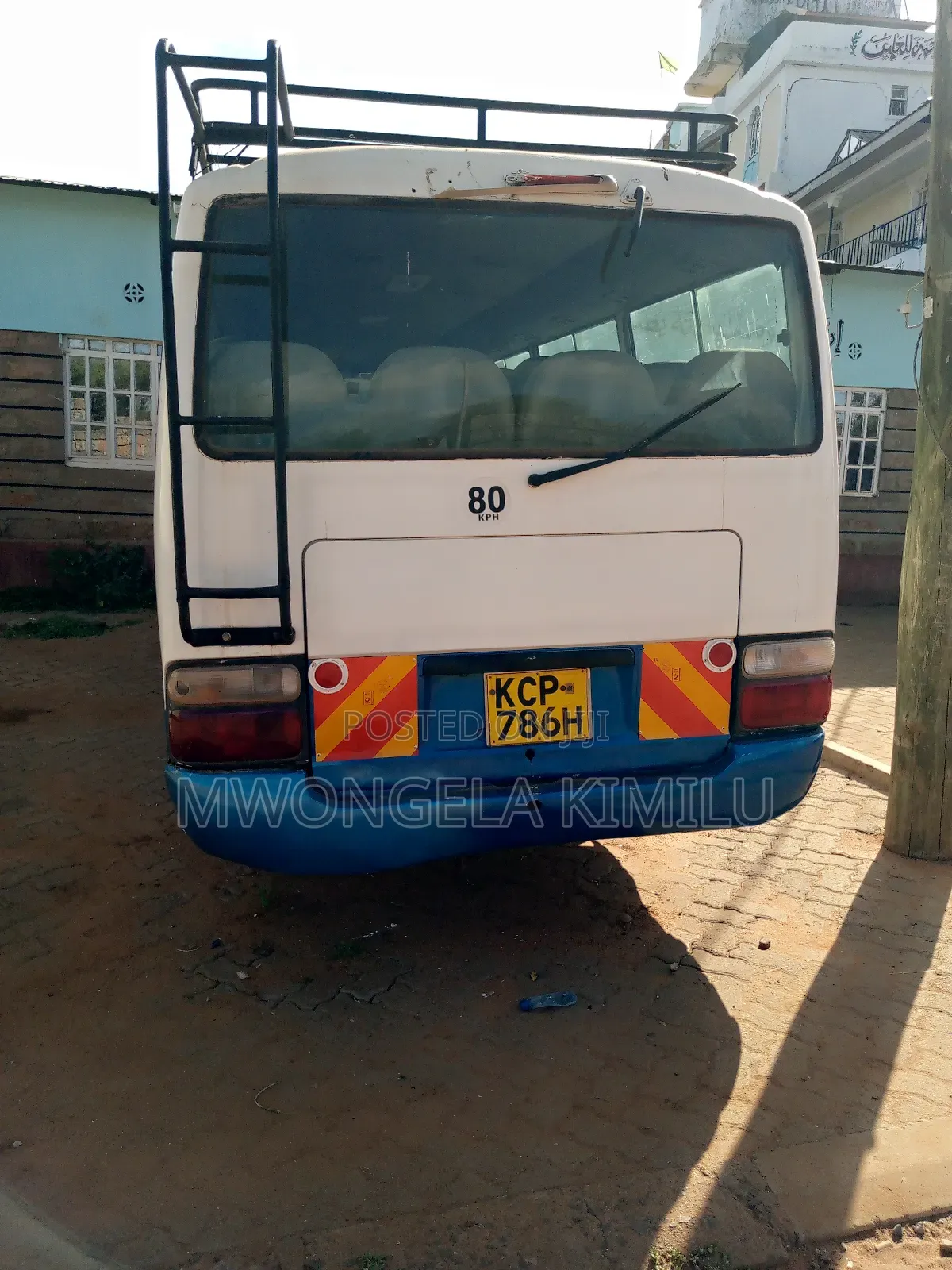 Hino Dutro 2011 White