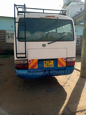 Hino Dutro 2011 White
