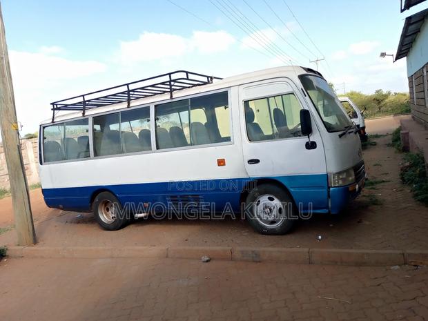 Hino Dutro 2011 White - thumbnail 5