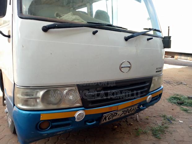 Hino Dutro 2011 White - thumbnail 6