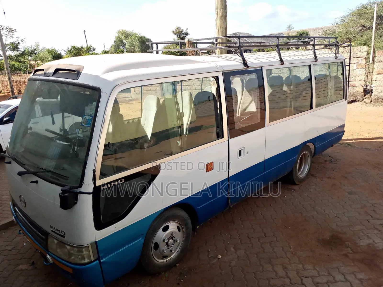 Hino Dutro 2011 White