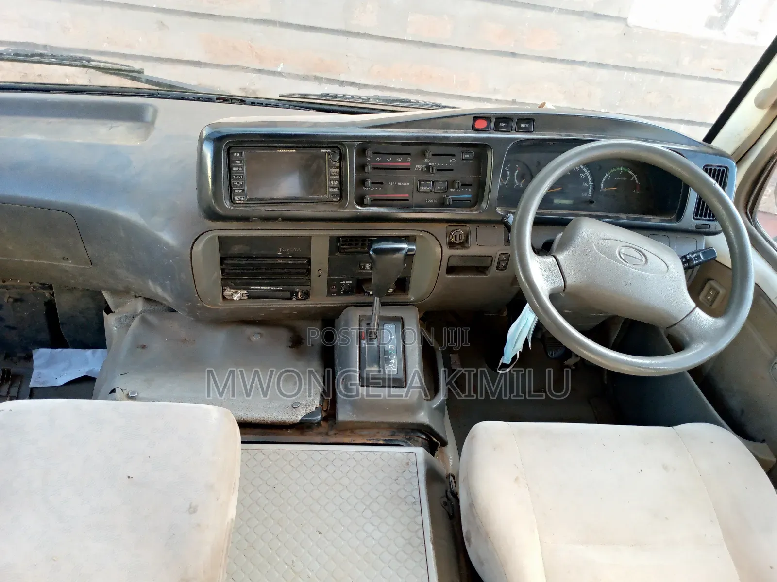 Hino Dutro 2011 White