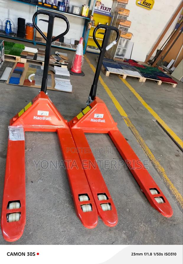 3000kgs Hydraulic Pallet Truck (Wide?)