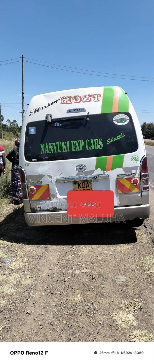 Toyota HiAce 2012 White - thumbnail 2