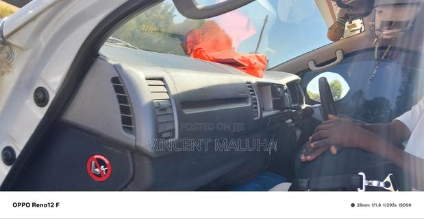 Toyota HiAce 2012 White - thumbnail 4