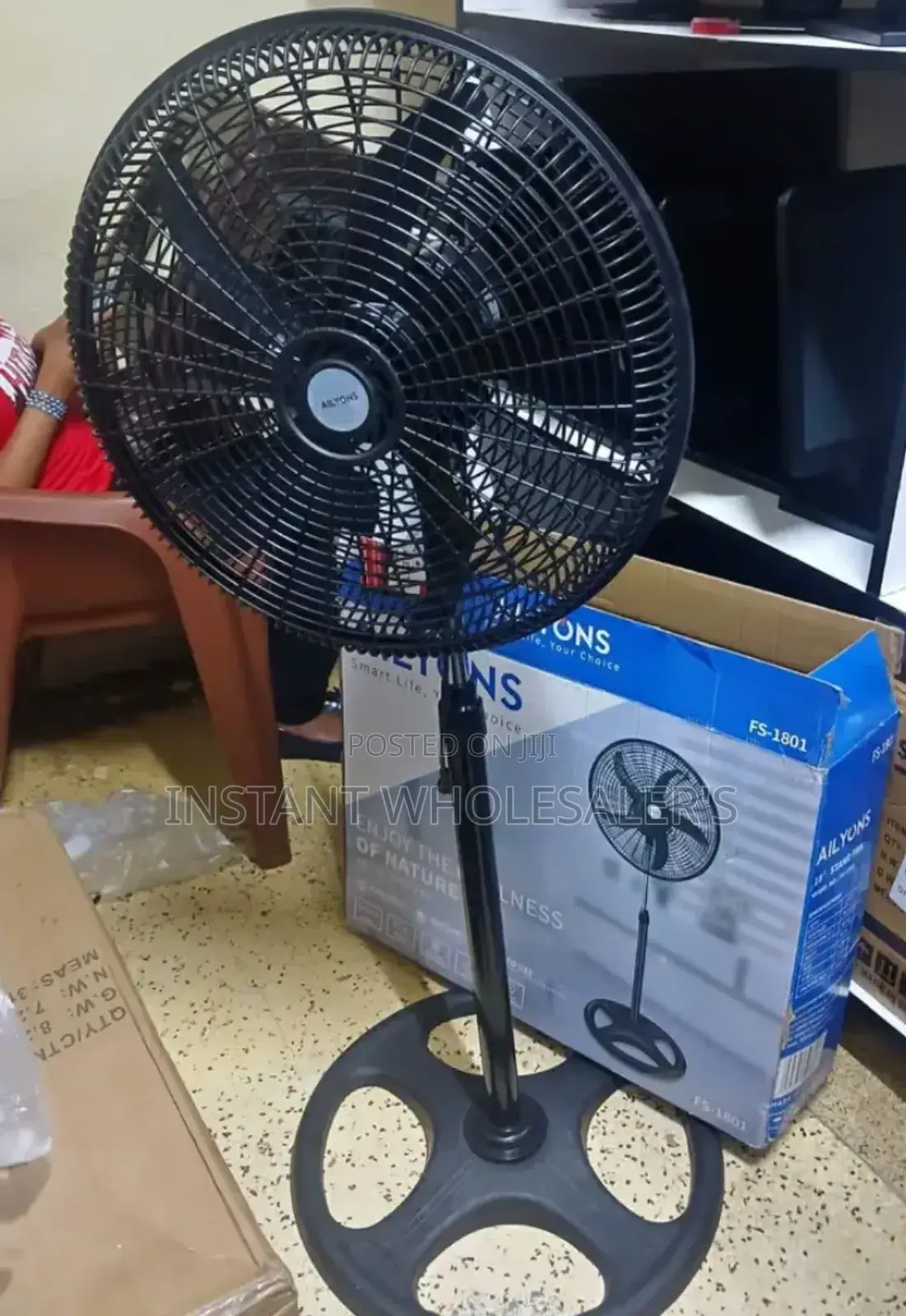 Allyons 18" Stand Fans