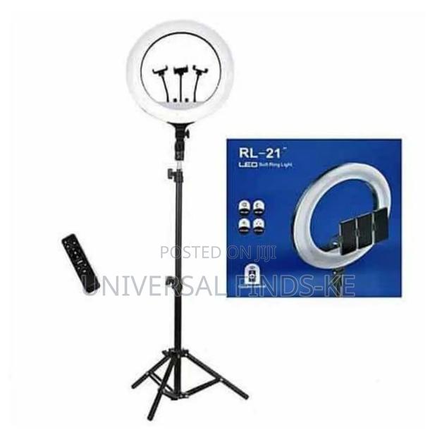 Ring Light With 3 Phone Holders - main view