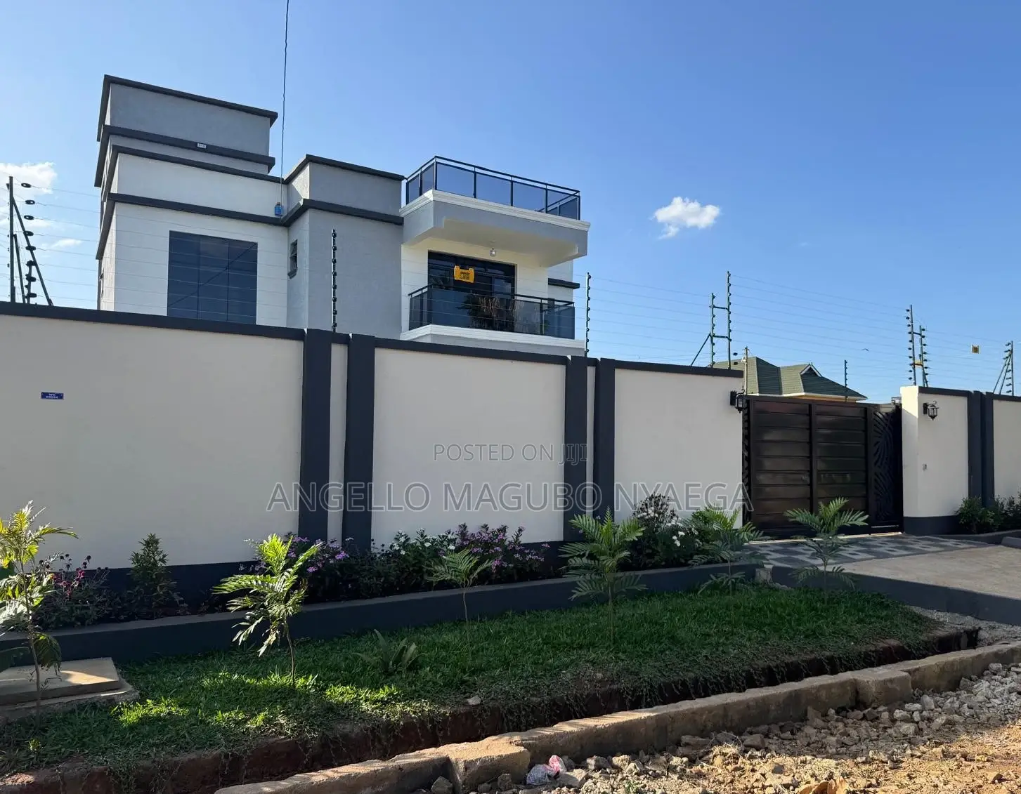 4 Bedroom Maisonette With Sq