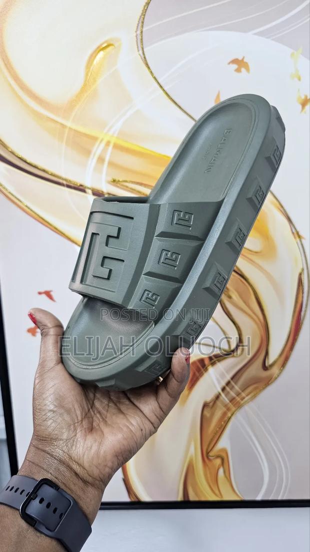 Balmain Ari Rubber Slides - thumbnail 4