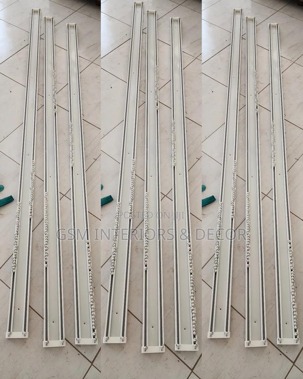Plain White Aluminium Curtain Rails With 3d