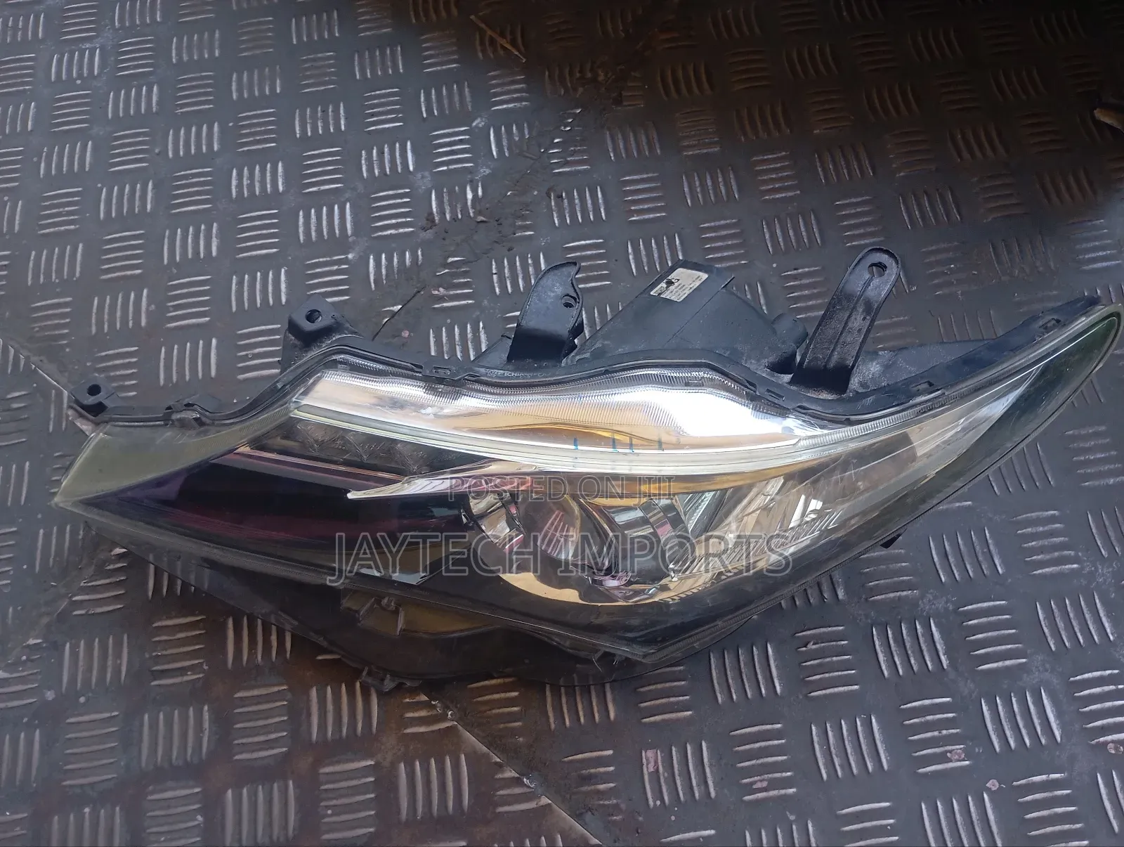 Auris 2013 Headlight
