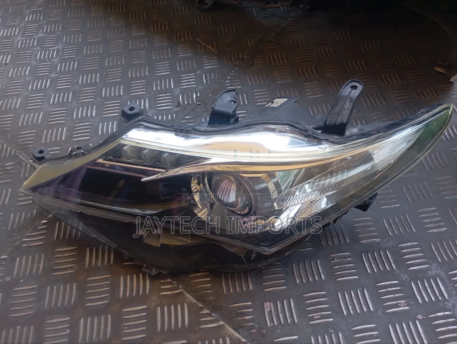 Auris 2013 Headlight