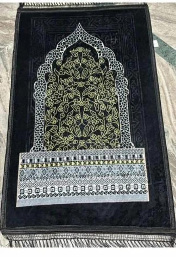 Velvet Islamic Prayer Mat - thumbnail 2