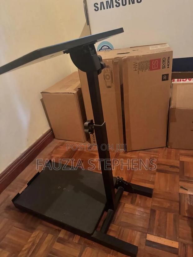 Racing Wheel Stand - main view