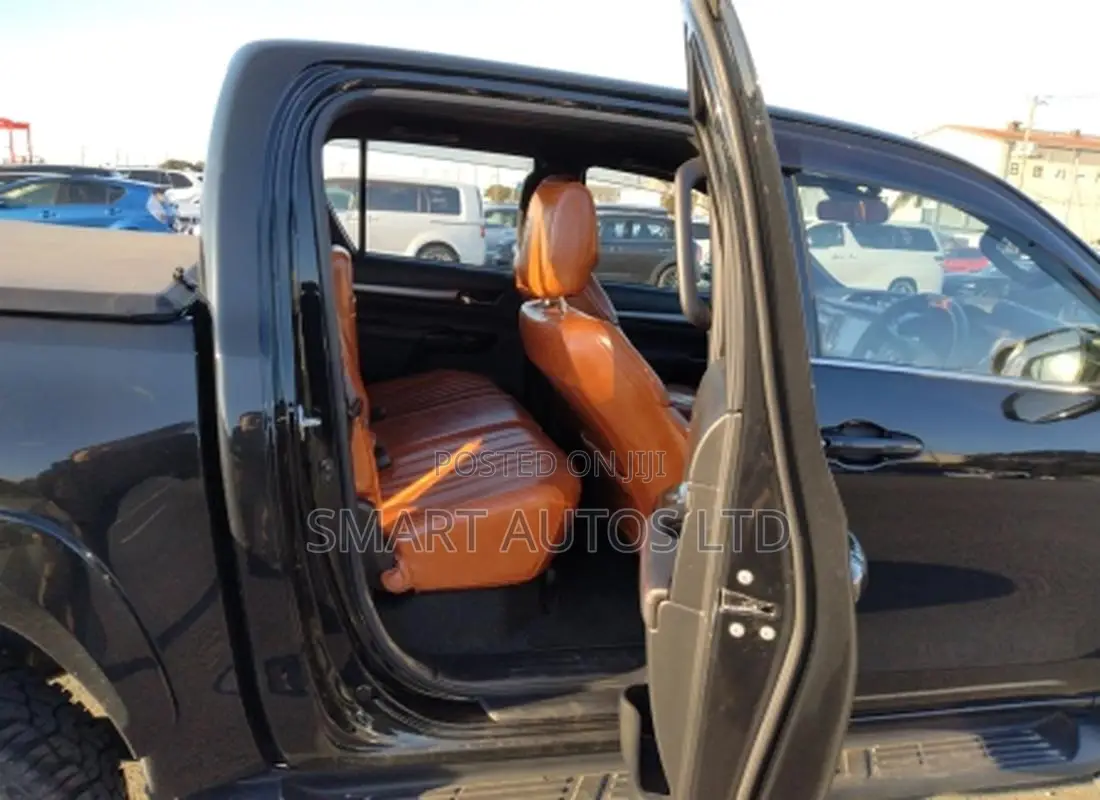 Toyota Hilux 2022 Black