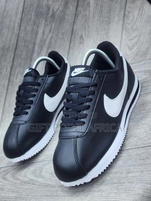 Nike Cortez Basic Leather Shoes In A Black And White - thumbnail 2
