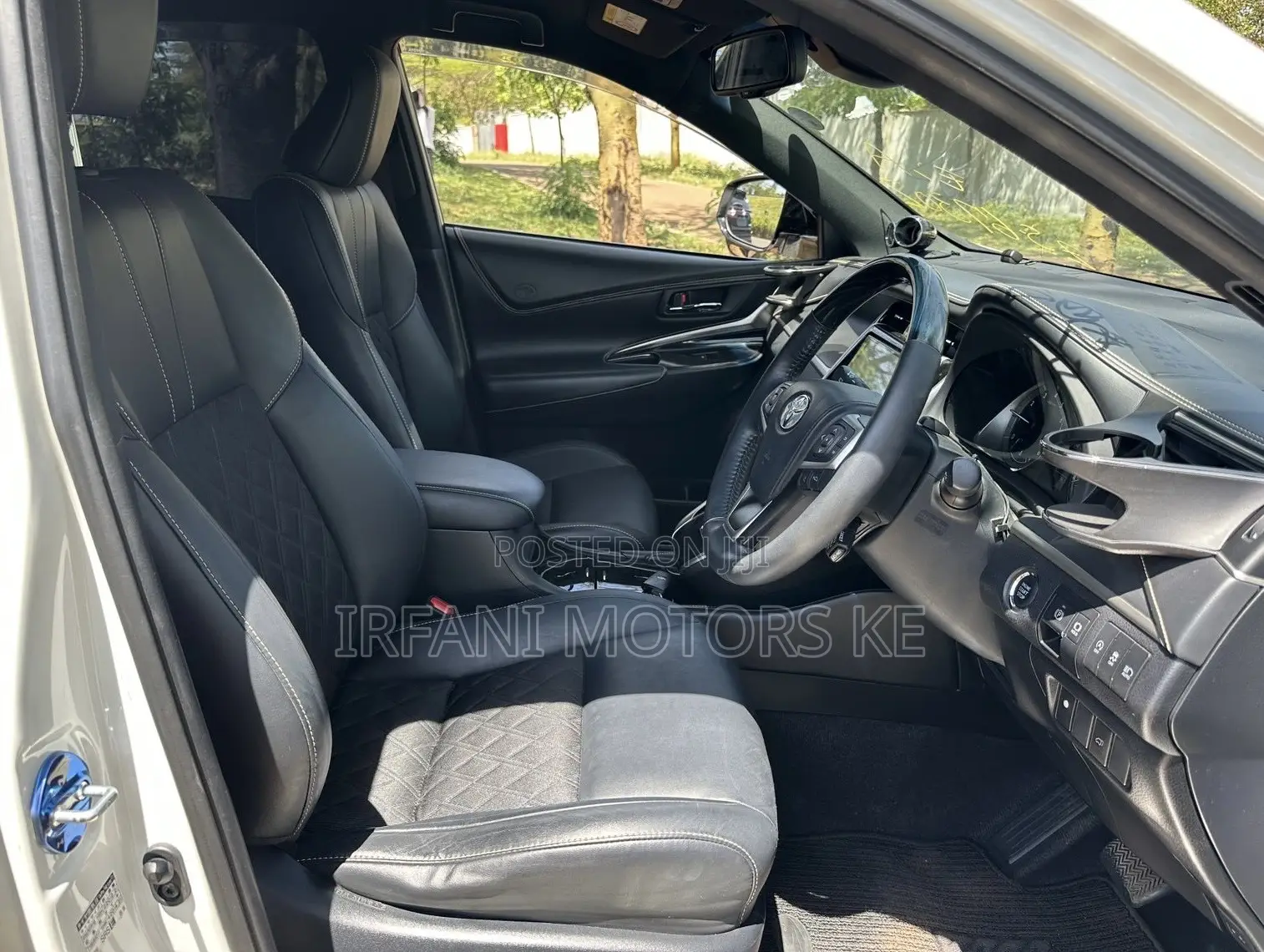 Toyota Harrier 2.0 2019 White