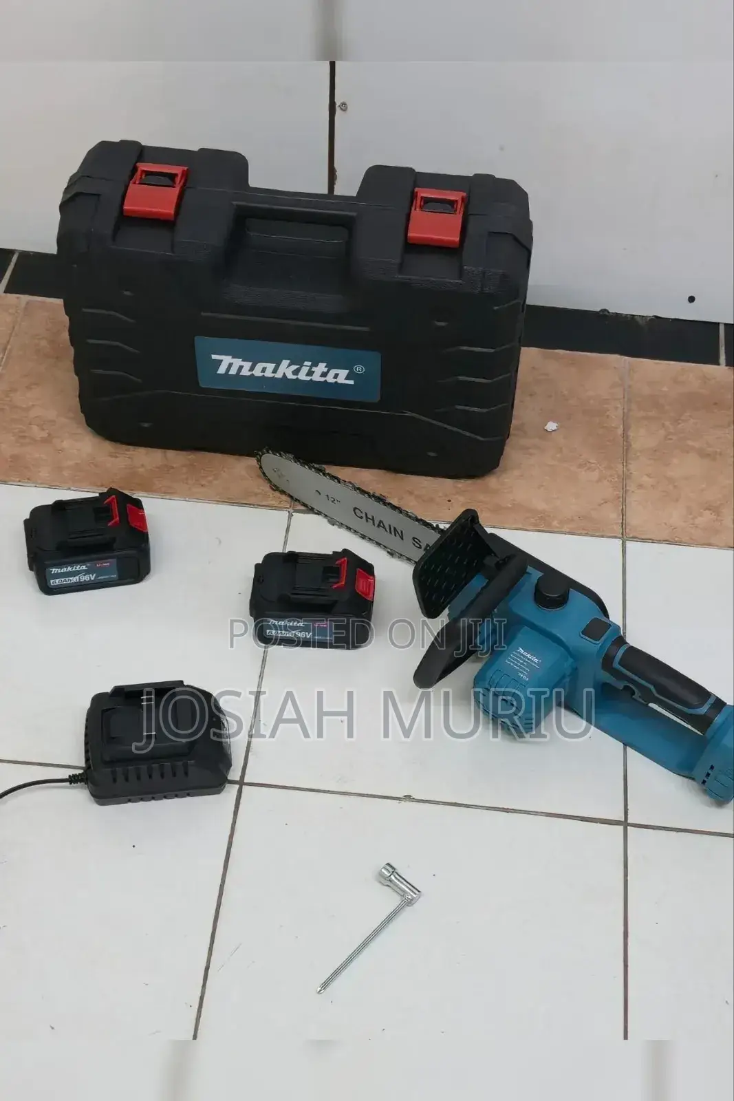 Makita 12" Cordless Chainsaw Kit.
