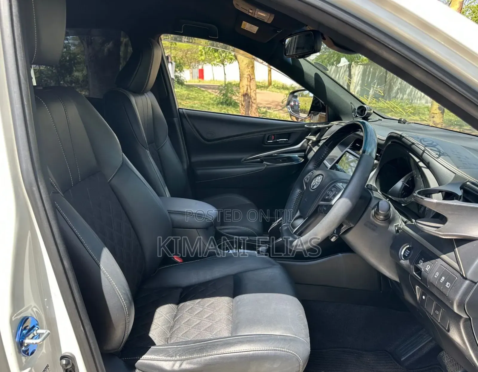 Toyota Harrier 2.0 2019 White
