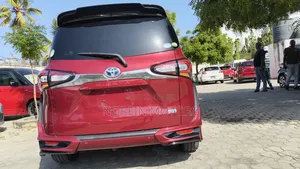 Toyota Sienta 1.5 AWD (6-seater) 2019 Maroon